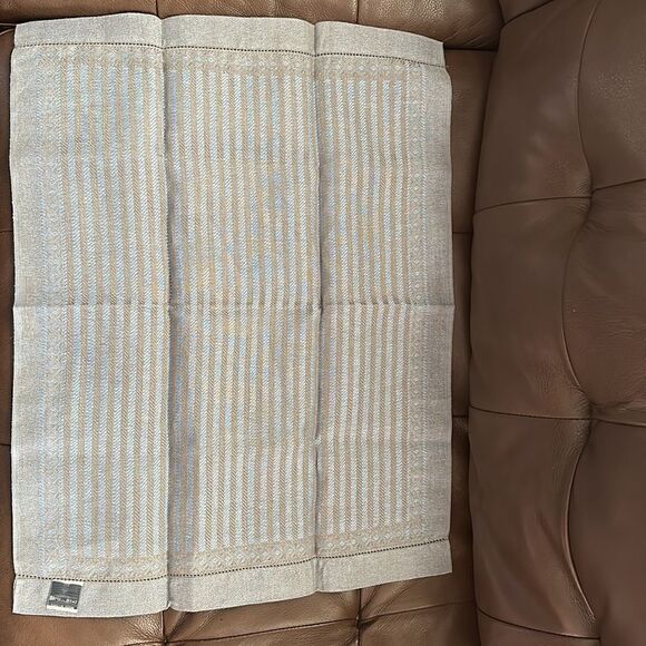 Linen Italian Hand Towel
Hemstitched Edges
Purolino 18x24 Hand Towel - Picture 9 of 10